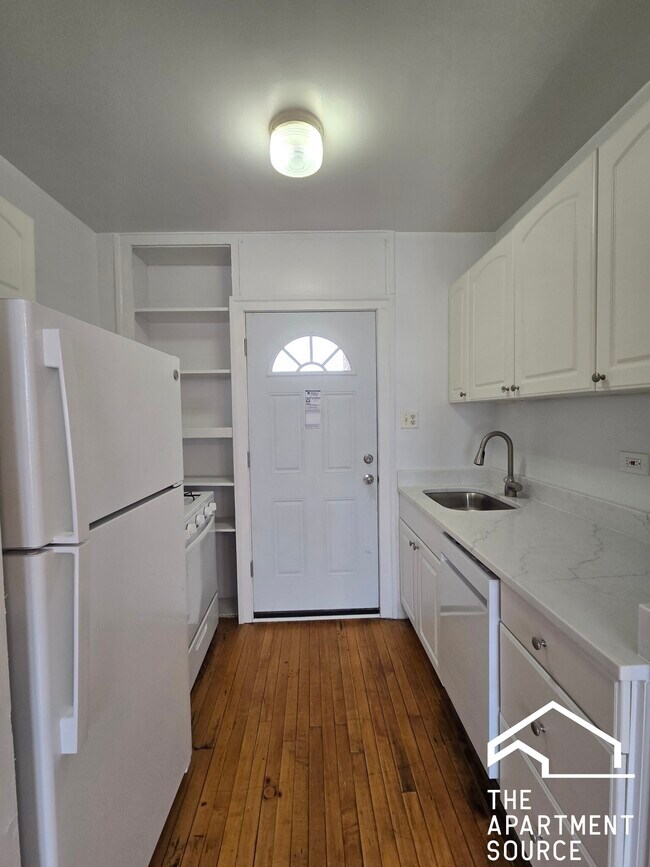 Photo - 4416 N Whipple St Unidad 3W