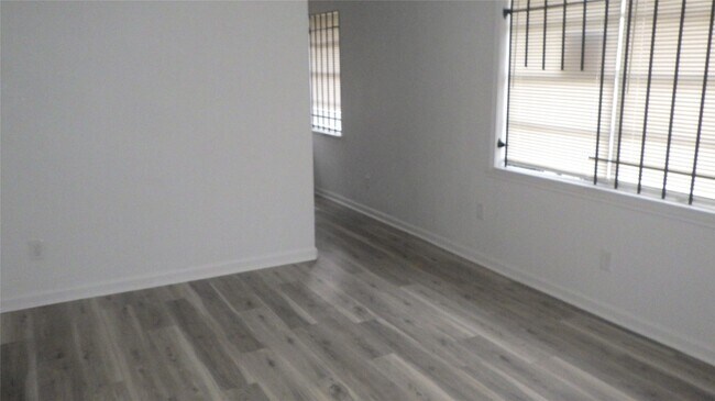 Photo - 8410 Brandon St