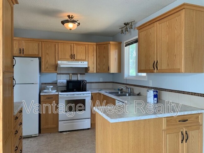 Photo - 815 Thompson Rd