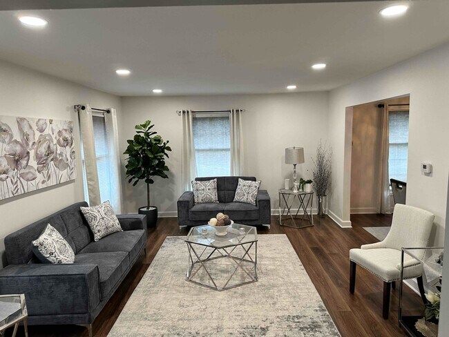 Photo - 23W234 Edgewood Ct