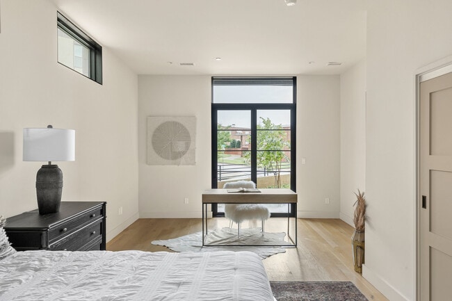 Photo - 1325 N Dewey Ave