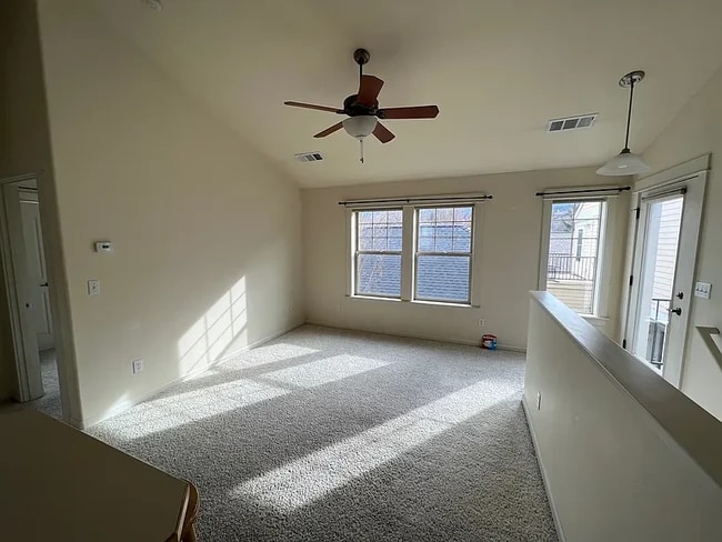 Photo - 476 Clinton St