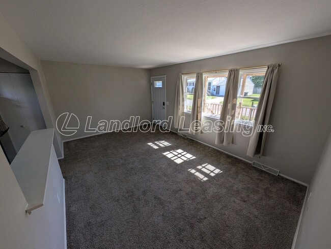 Photo - Updated Vermilion Ranch with Full Basement