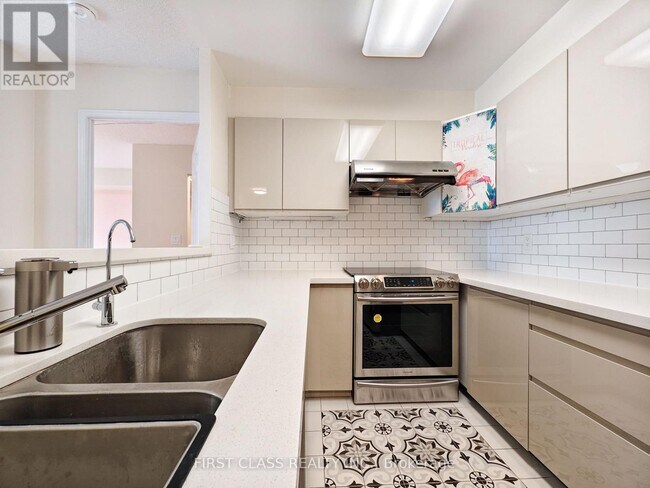 Photo - 8 Pemberton Ave Unit 606