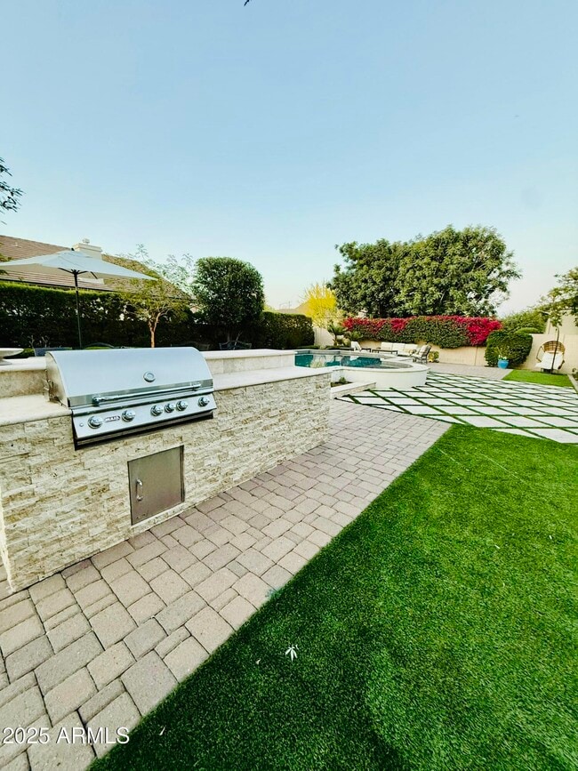 Photo - 804 W Claremont St