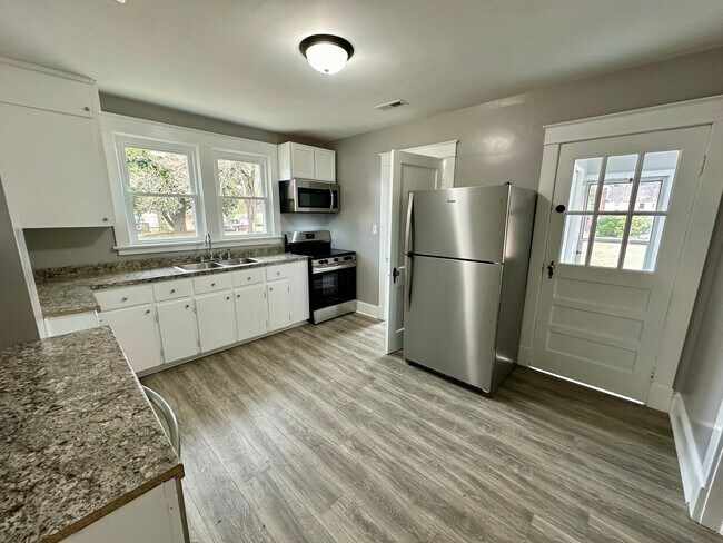 Photo - 3 Bedroom 2 Bathroom Home Located in Kenbr...