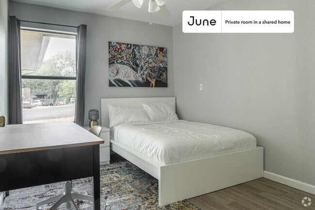 Building Photo - Private bedroom in 3 bed/2 bath Home