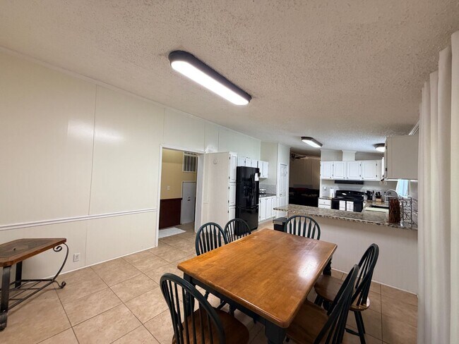 7810 W Lakeshore Dr