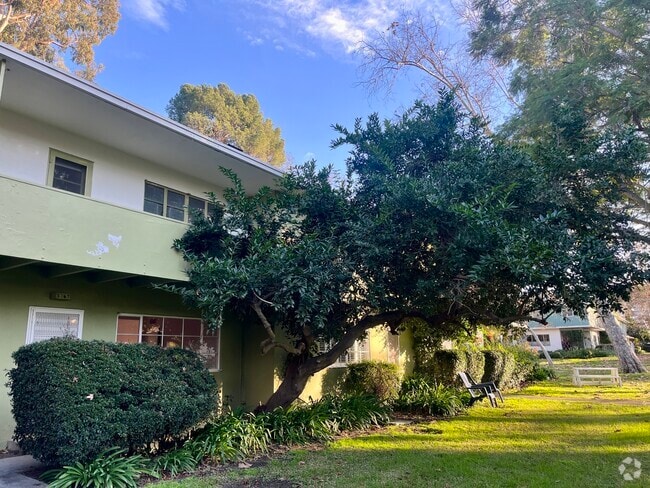 Building Photo - 5367 Village Grn Rental