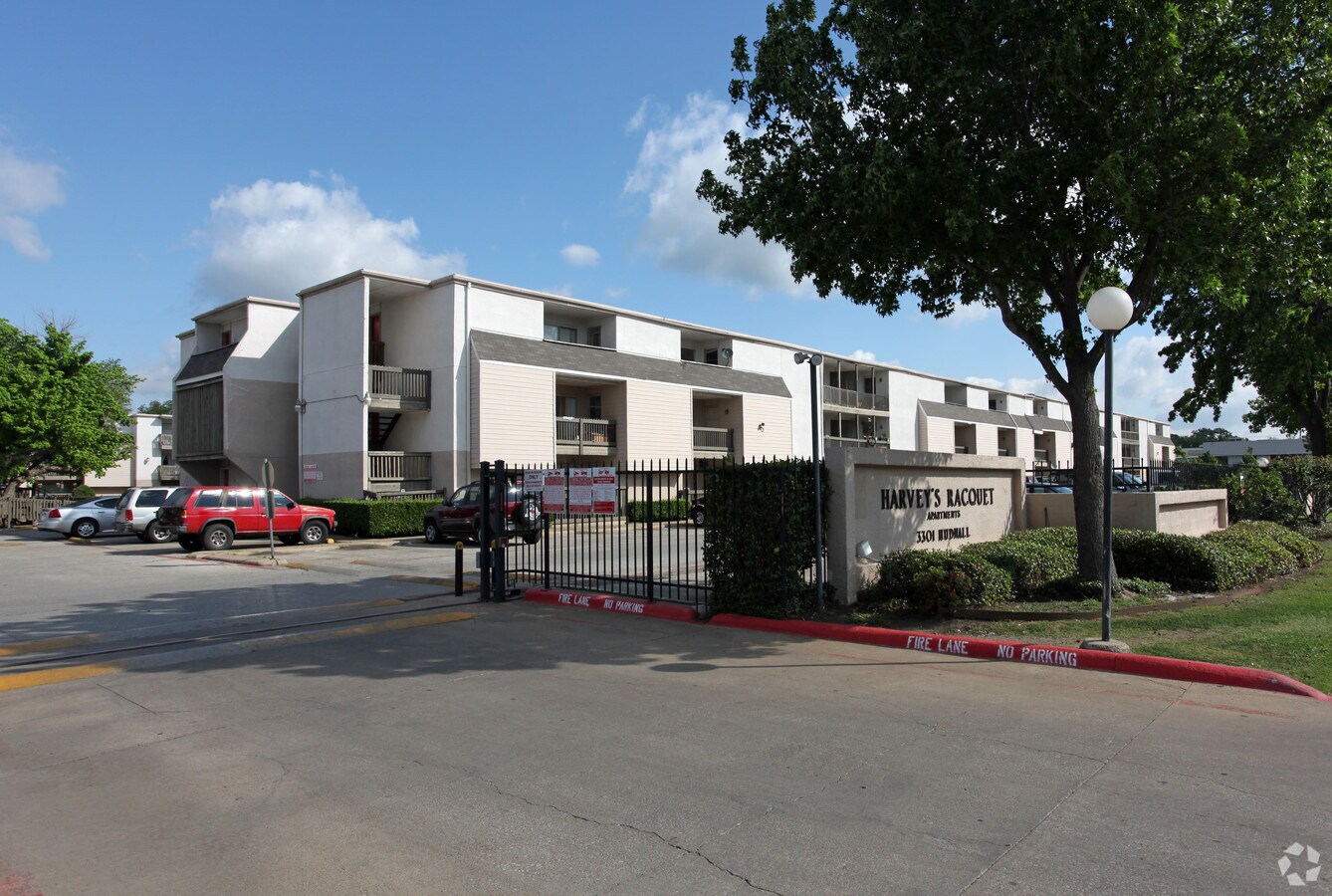 Photo - Harvey's Racquet Club Apartments