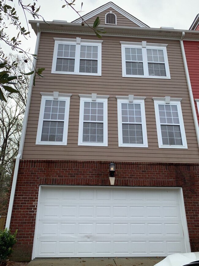 Spacious townhouse in Tranquil Hill Planta... - Spacious townhouse in Tranquil Hill Planta...
