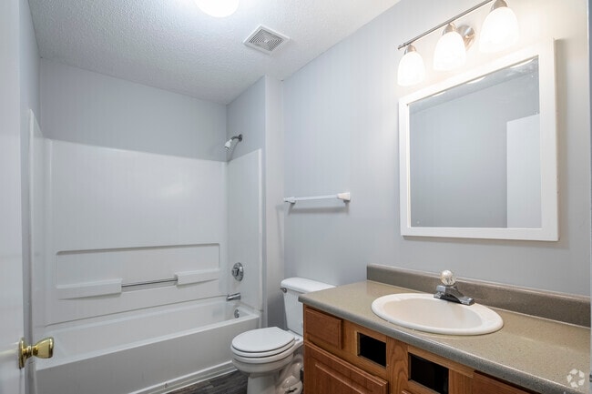 2 beds, 2 baths, 977 sq ft - Winding Creek