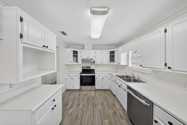 Photo - 413 Georgetown Cir