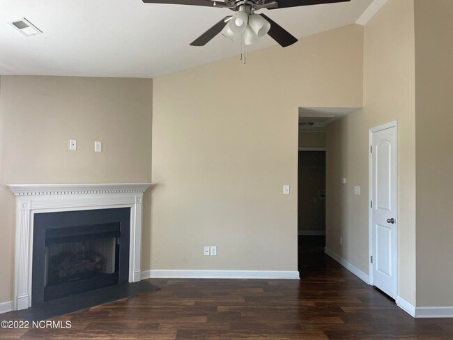 Photo - 233 Breakwater Dr