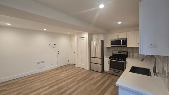 Photo - 1651-1651 La Salle Ave Unit 1651 B