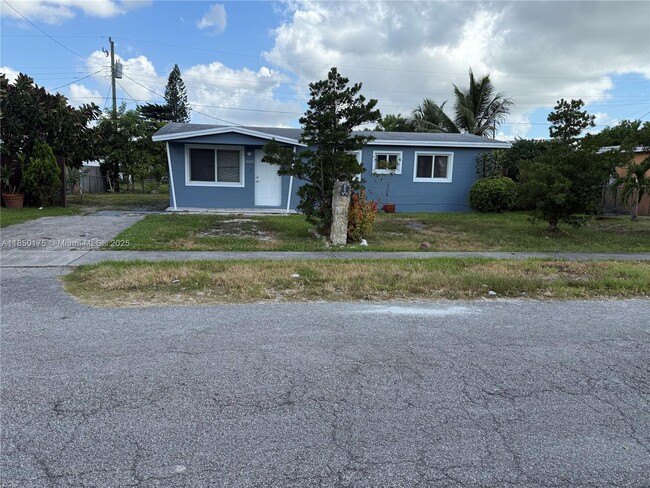Building Photo - 10425 SW 152nd St Rental