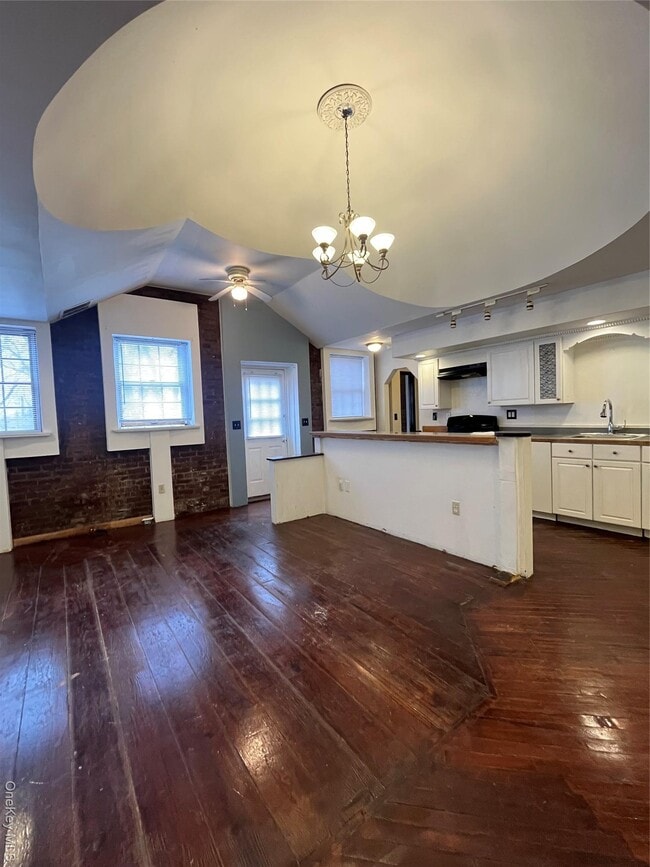 Photo - 22 E Main St