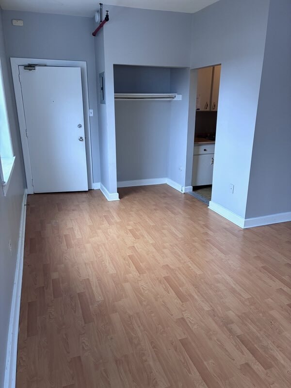 Photo - Spacious Bachelor Bedroom in a Historic Building Unité 0216