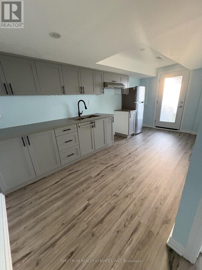 Photo - 1816 Silverstone Cres