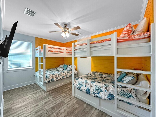 Photo - 917 Westview