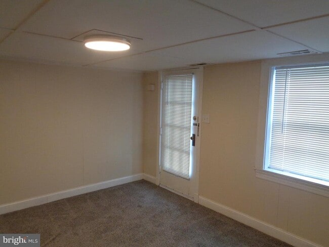 Building Photo - 2800 Linwood Ave Unit D