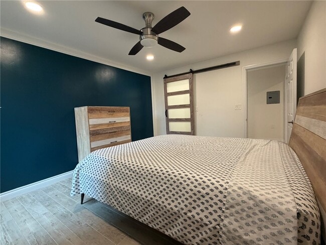 Building Photo - 1000 W MacArthur Blvd Unit 137