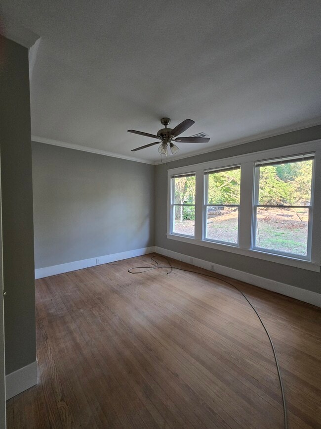 Photo - 328 Robinson Pl