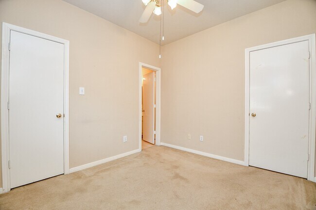Photo - 1816 Oak Lodge Dr