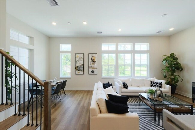 Photo - 1806 Line St