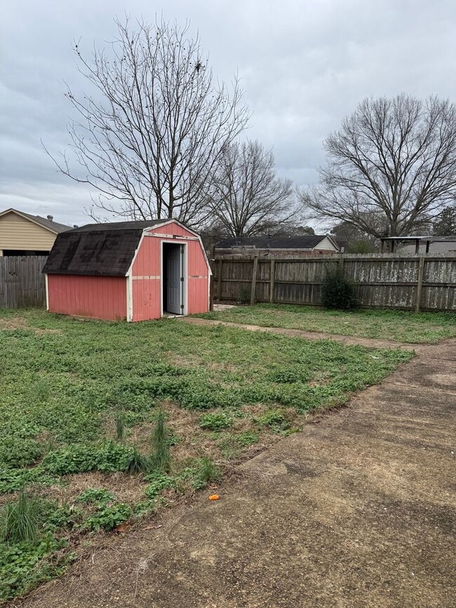 Photo - 204 Morgan Ln