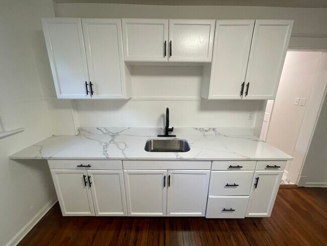 Photo - 235 Russell St