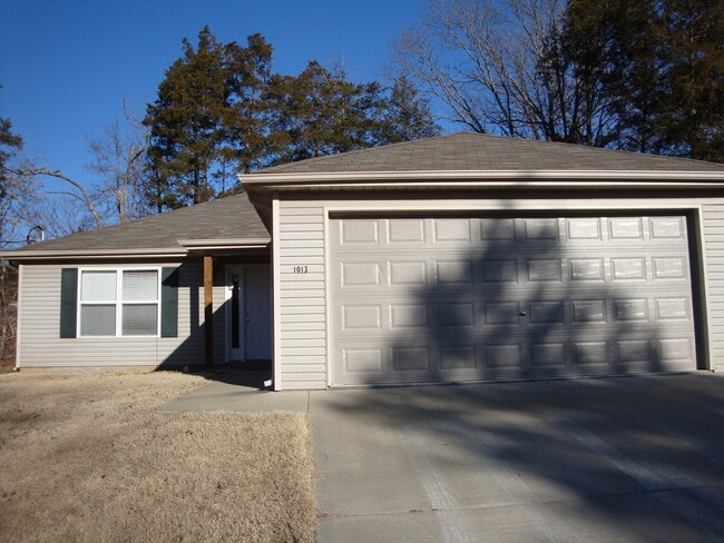 1013 Deer Trail Ln