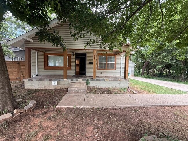 Building Photo - 1437 NE 33rd St Rental