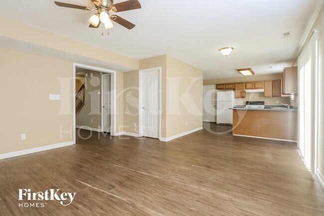 Photo - 728 Sweet Creek Dr