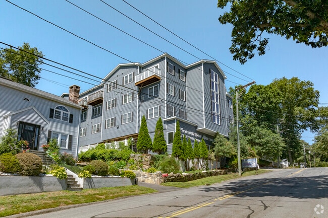 677-695 Sylvan Ave - Pleasantview Apartments