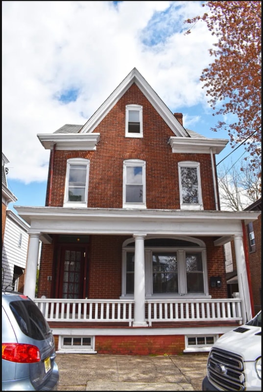 Building Photo - 254 N York St Rental