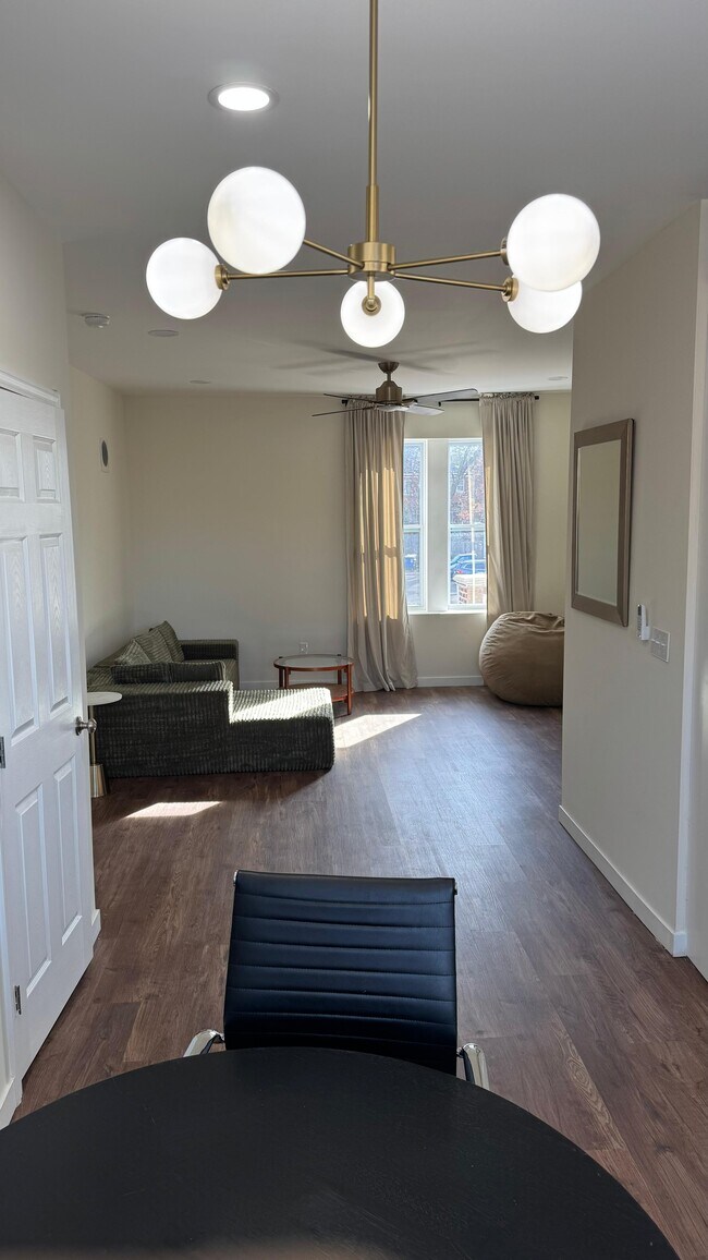 6309 Delmar Apartment - Furnished