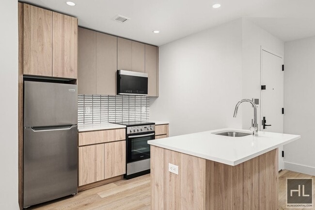 Building Photo - BRUCKNER BOULEVARD Rental