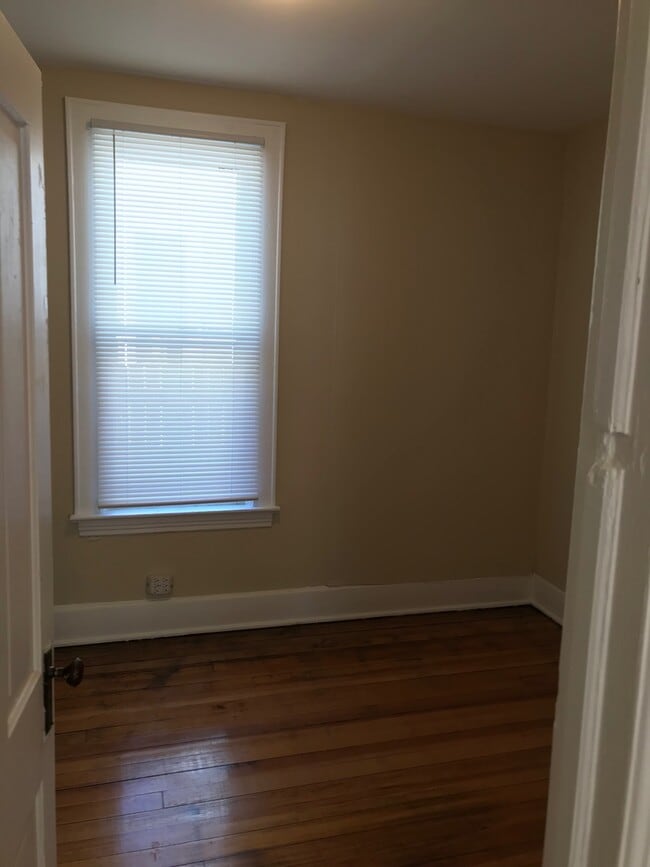 Photo - Amazing 5 Bedroom 2 Bathroom Home in St.Paul!