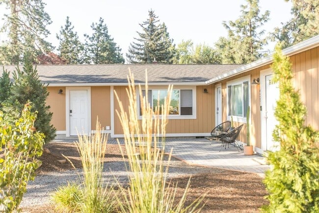 Photo - Railroad Duplex - 0000-RAIL-00 Unit 435