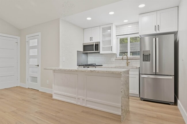 Photo - 10930 White Thorn St