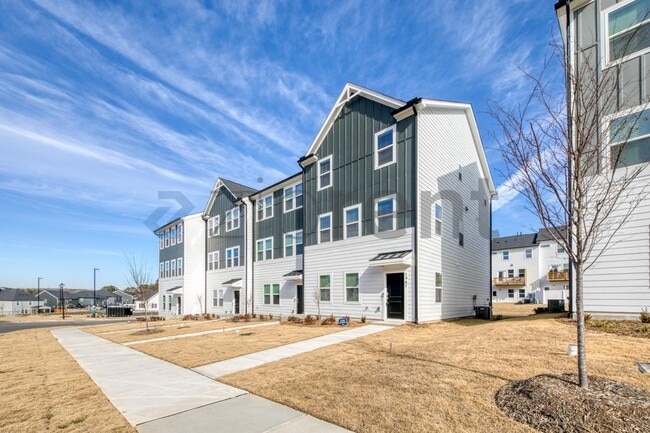 Building Photo - 1467 Hasse Ave