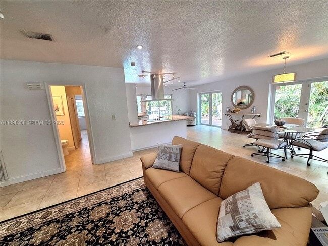 Photo - 1575 NE 38th St