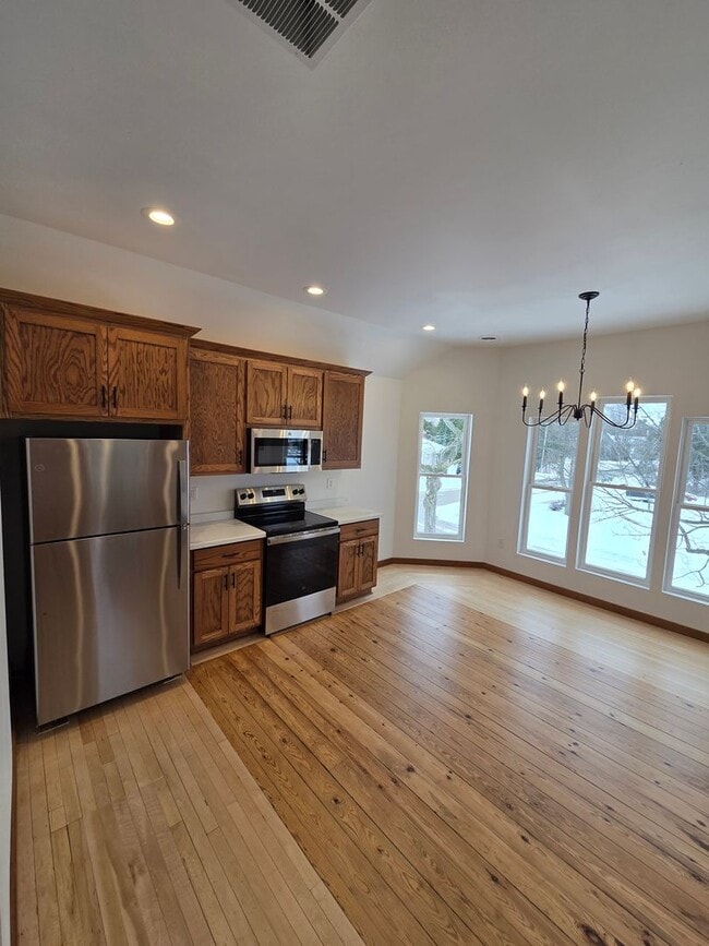 Building Photo - 2904 Parkridge Ave Unit Upper