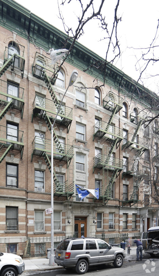 Photo - 455 E 140th St Apartments