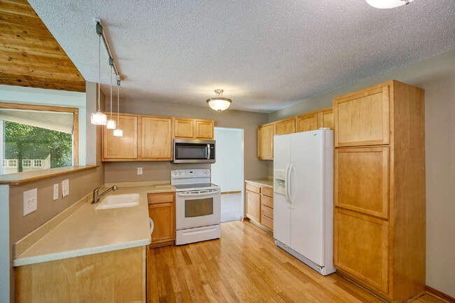 Photo - Spacious 5-Bed Home with Finished Basement & lots of storage space in Chanhassen!
