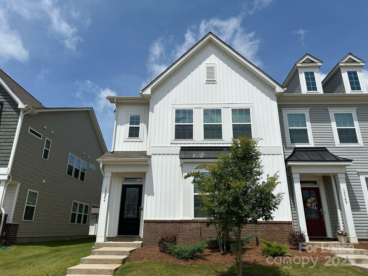 Photo - 15744 Country House St