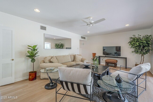 Photo - 4815 N 70th St