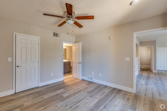 2 BR, 2 BA (Renovated) - 1,024 SF