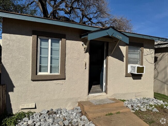 Building Photo - Newly Renovated Studio Cottage South Redding Rental